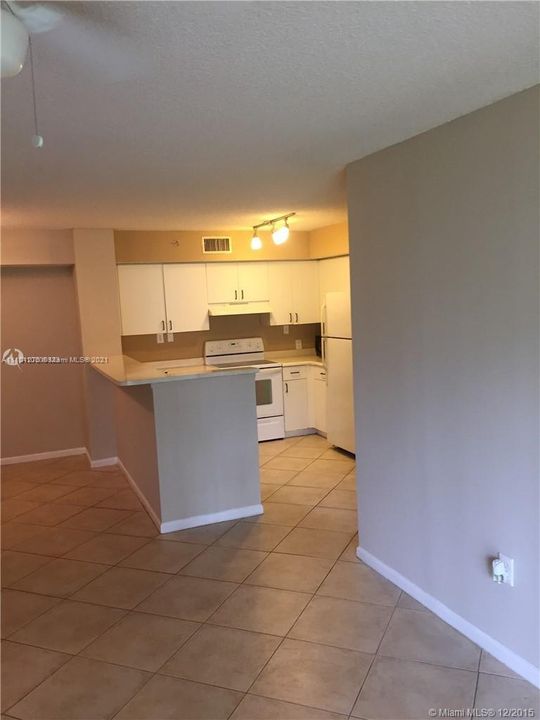 Recently Rented: $1,635 (2 beds, 2 baths, 1076 Square Feet)