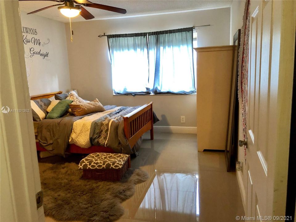 Recently Rented: $1,500 (1 beds, 1 baths, 690 Square Feet)