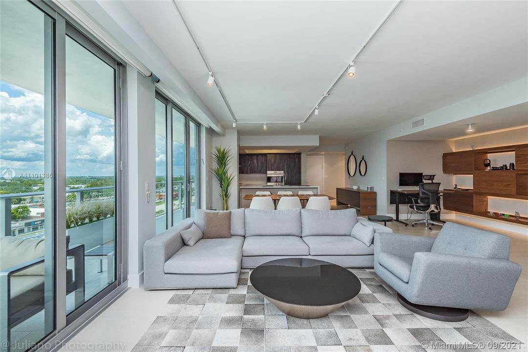 Recently Sold: $920,000 (2 beds, 2 baths, 1780 Square Feet)