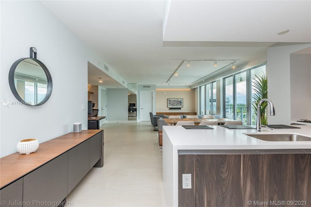 Recently Sold: $920,000 (2 beds, 2 baths, 1780 Square Feet)