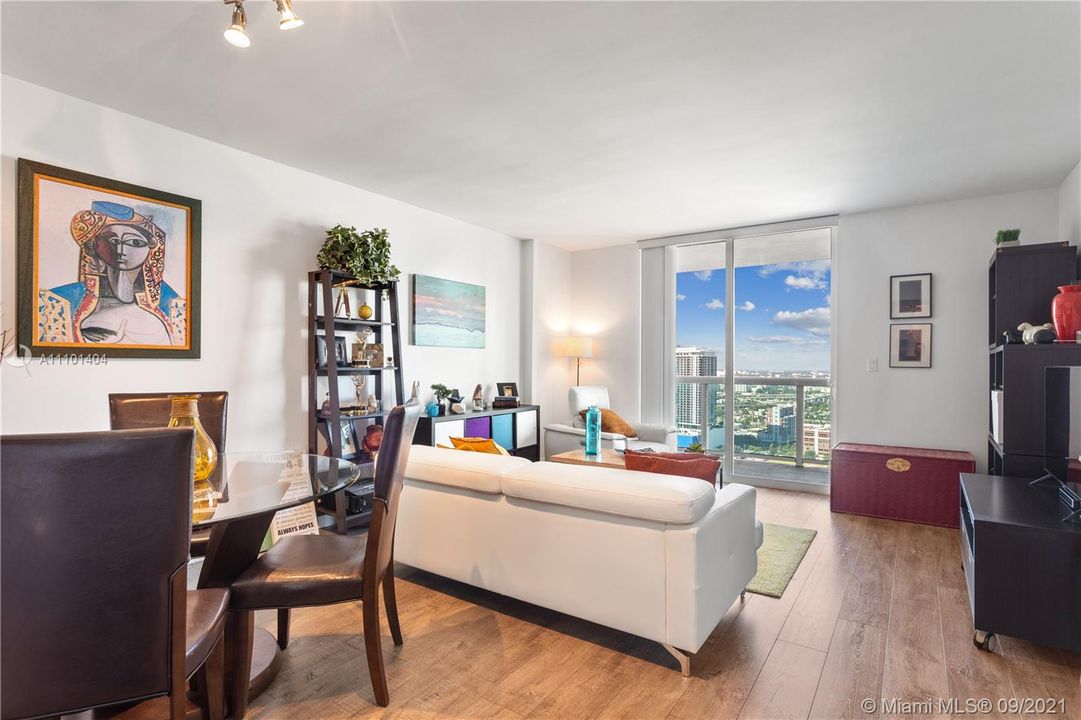 Recently Sold: $375,000 (1 beds, 1 baths, 822 Square Feet)