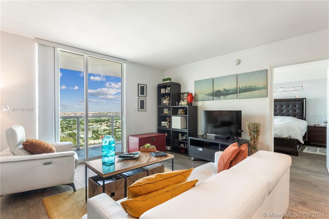 Recently Sold: $375,000 (1 beds, 1 baths, 822 Square Feet)