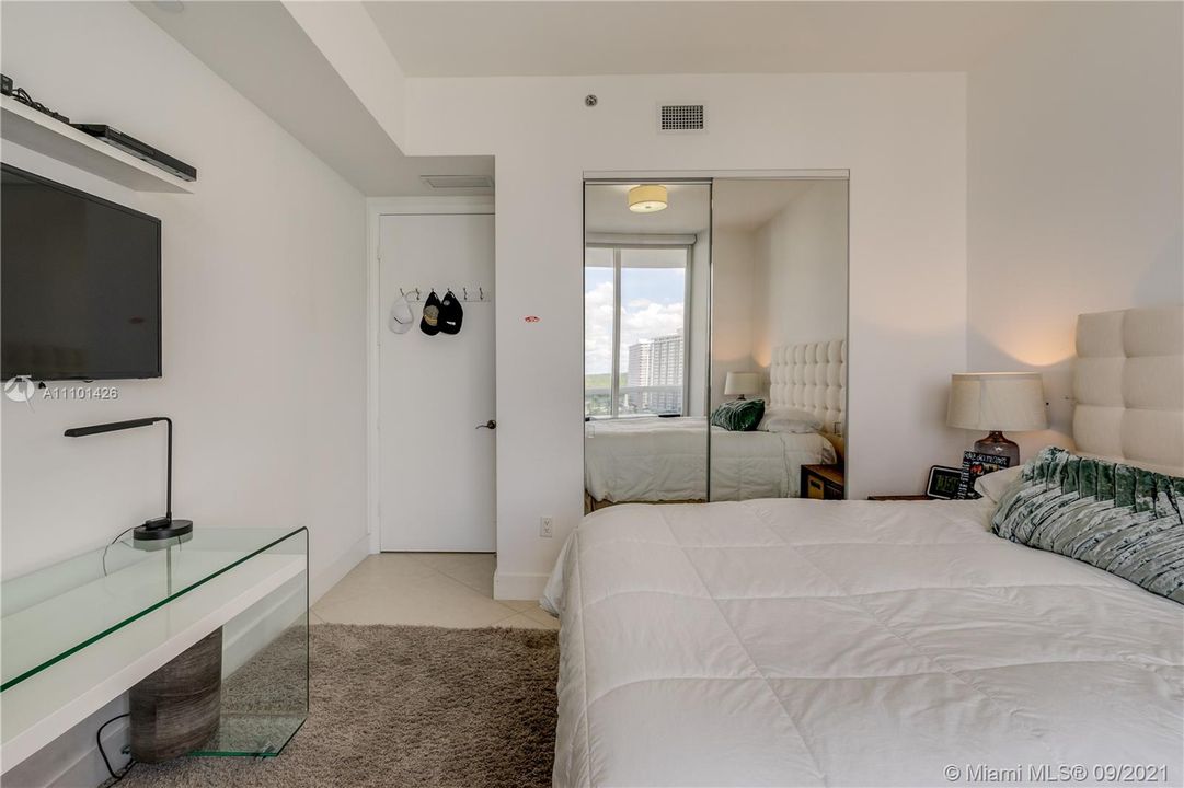 Recently Sold: $979,000 (2 beds, 2 baths, 1463 Square Feet)