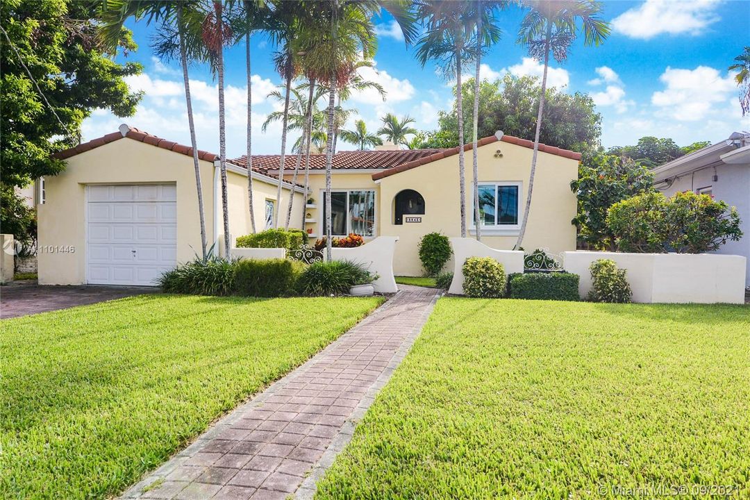 Recently Sold: $895,000 (3 beds, 2 baths, 1288 Square Feet)