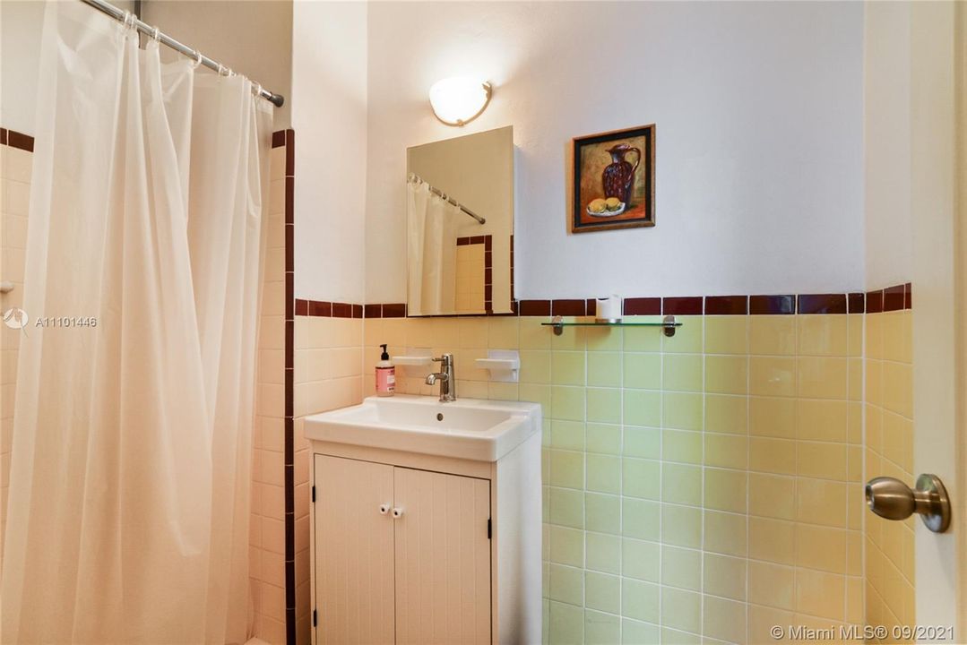 最近售出: $895,000 (3 贝兹, 2 浴室, 1288 平方英尺)