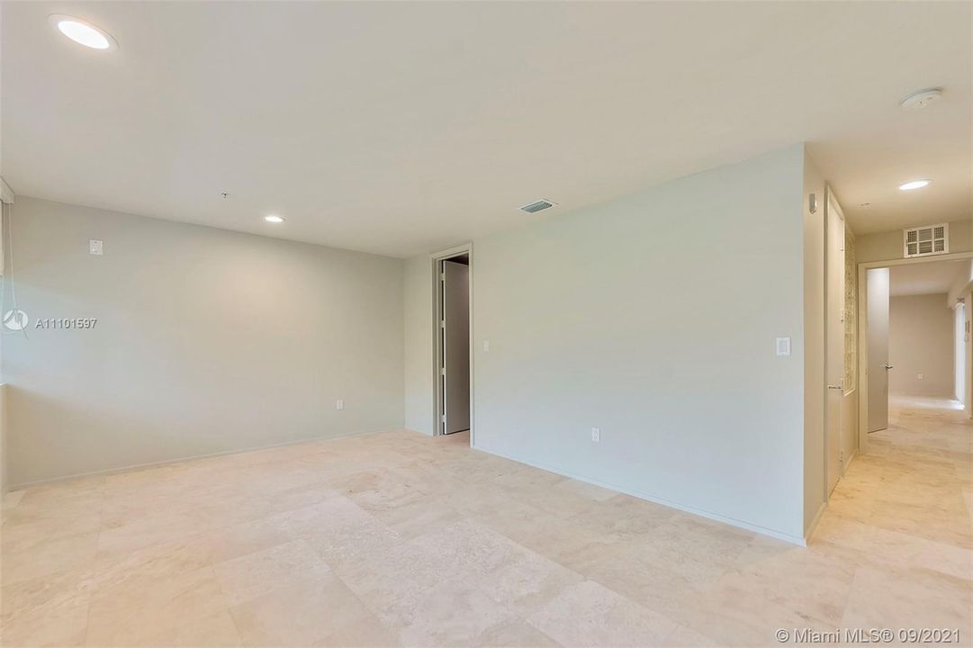 Recently Sold: $449,000 (1 beds, 1 baths, 1016 Square Feet)