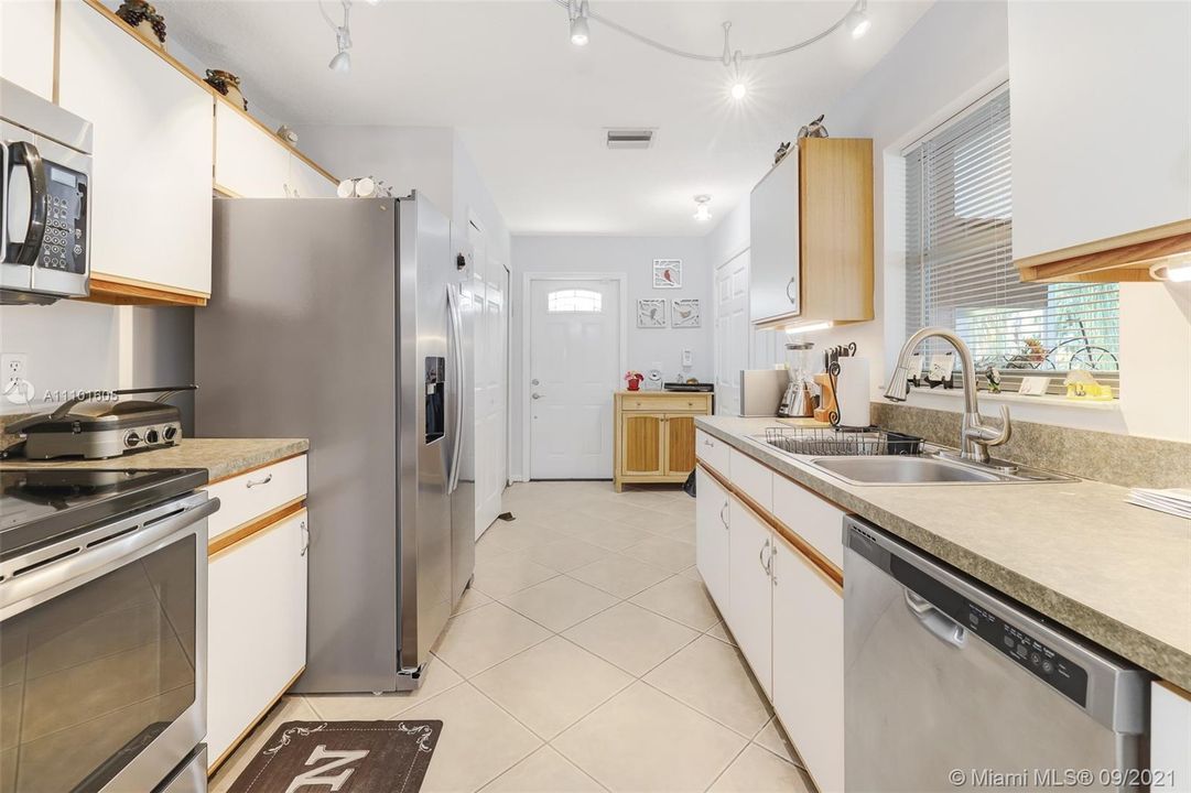 Recently Sold: $485,000 (3 beds, 2 baths, 1133 Square Feet)