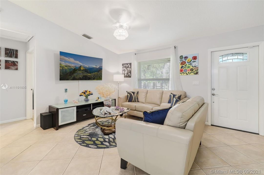 Recently Sold: $485,000 (3 beds, 2 baths, 1133 Square Feet)