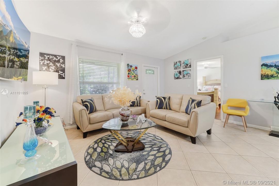 Recently Sold: $485,000 (3 beds, 2 baths, 1133 Square Feet)