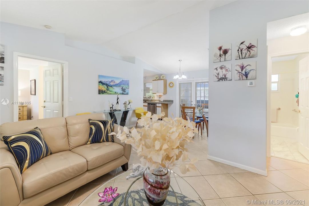 Recently Sold: $485,000 (3 beds, 2 baths, 1133 Square Feet)