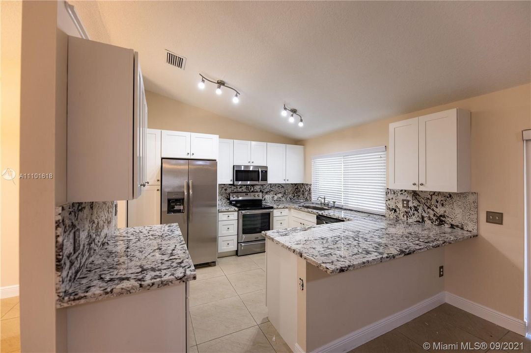 BRAND NEW KITCHEN W/ GRANITE