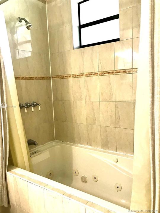 Недавно арендовано: $3,200 (4 спален, 2 ванн, 2603 Квадратных фут)