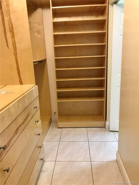 Недавно арендовано: $3,200 (4 спален, 2 ванн, 2603 Квадратных фут)