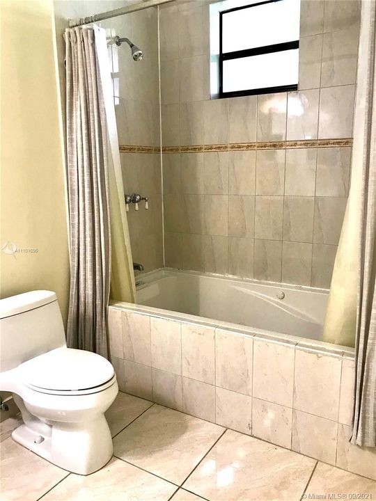 Недавно арендовано: $3,200 (4 спален, 2 ванн, 2603 Квадратных фут)