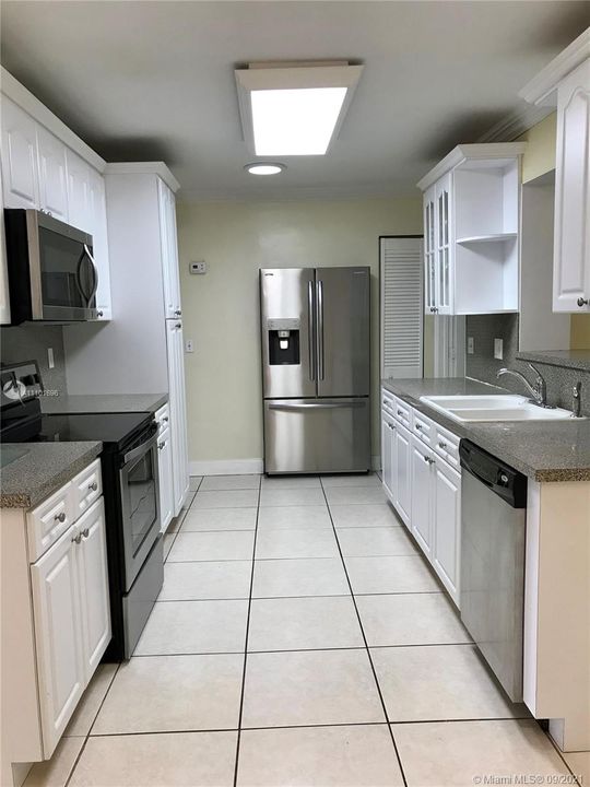 Недавно арендовано: $3,200 (4 спален, 2 ванн, 2603 Квадратных фут)