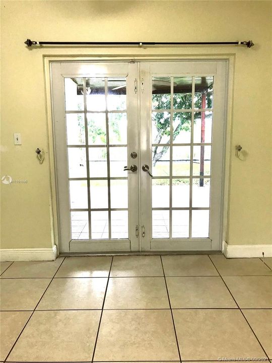 Недавно арендовано: $3,200 (4 спален, 2 ванн, 2603 Квадратных фут)