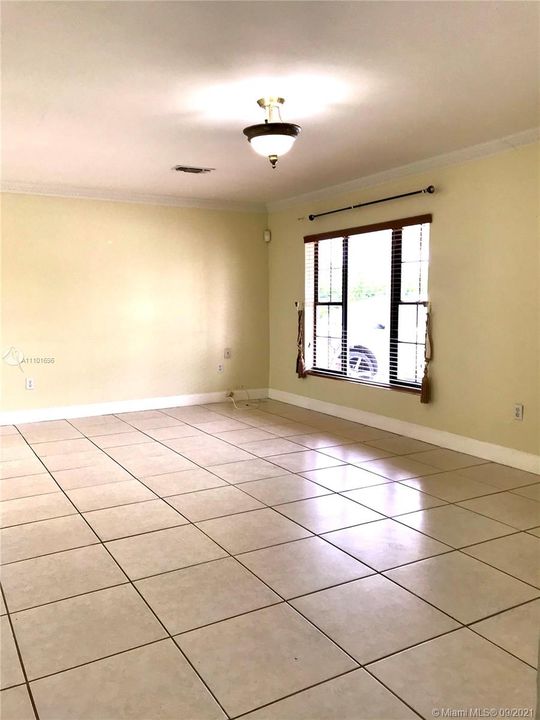 Недавно арендовано: $3,200 (4 спален, 2 ванн, 2603 Квадратных фут)