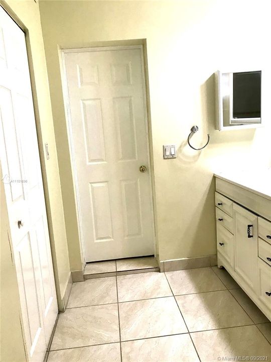 Недавно арендовано: $3,200 (4 спален, 2 ванн, 2603 Квадратных фут)