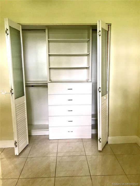 Недавно арендовано: $3,200 (4 спален, 2 ванн, 2603 Квадратных фут)