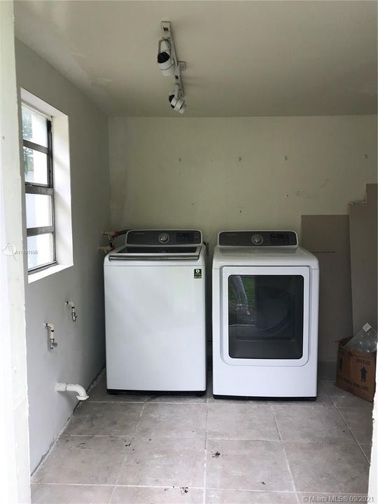 Недавно арендовано: $3,200 (4 спален, 2 ванн, 2603 Квадратных фут)