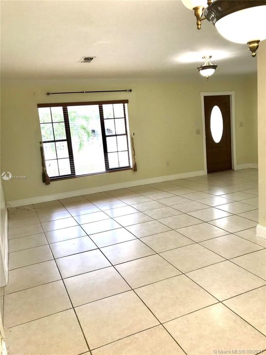 Недавно арендовано: $3,200 (4 спален, 2 ванн, 2603 Квадратных фут)