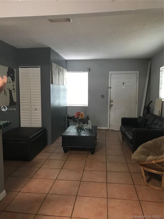 Recently Sold: $450,000 (3 beds, 2 baths, 1512 Square Feet)