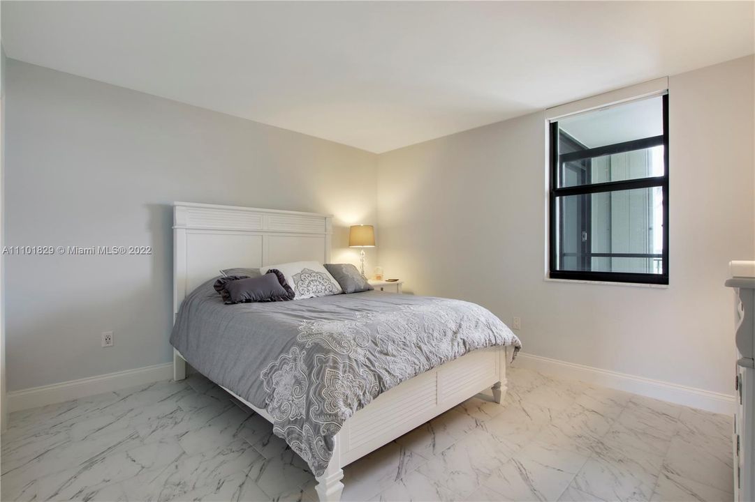 Recently Sold: $2,500,000 (3 beds, 2 baths, 1800 Square Feet)