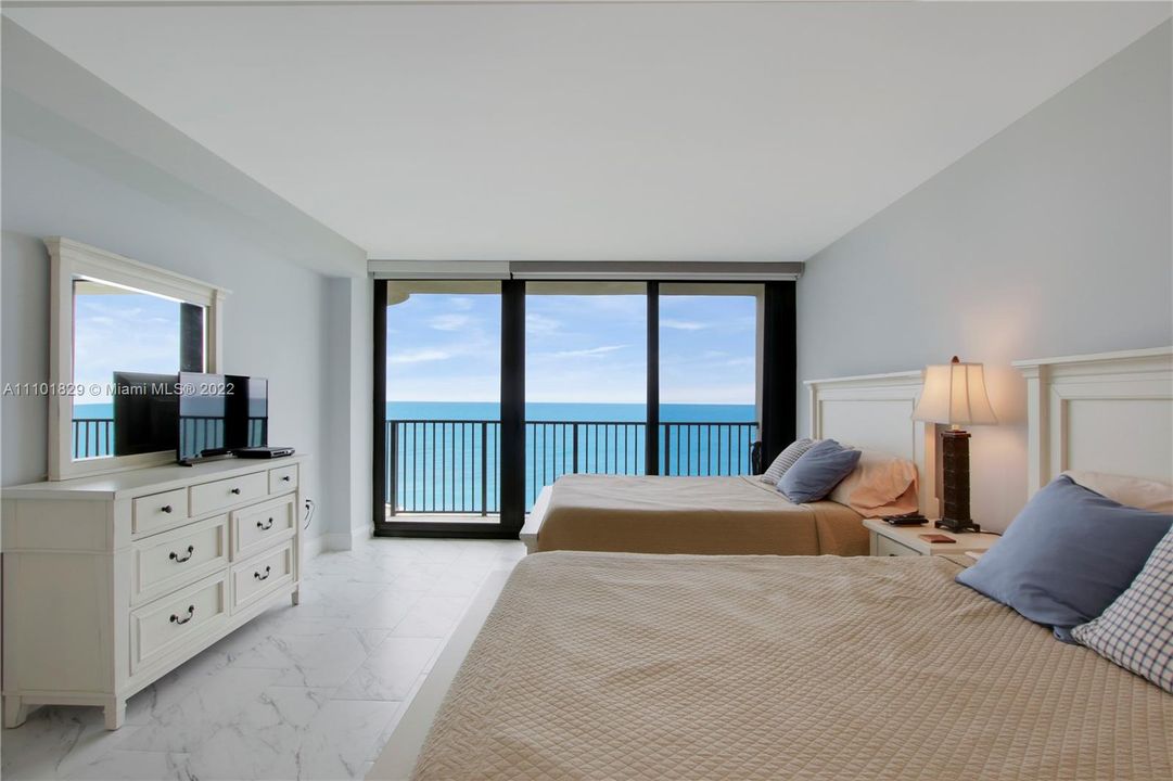 Recently Sold: $2,500,000 (3 beds, 2 baths, 1800 Square Feet)