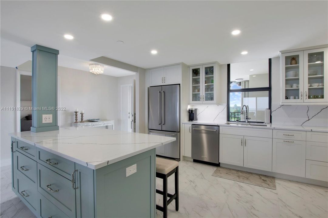 Recently Sold: $2,500,000 (3 beds, 2 baths, 1800 Square Feet)