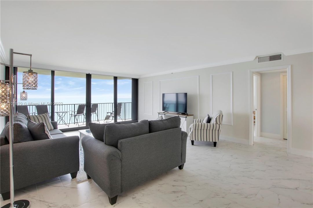 Recently Sold: $2,500,000 (3 beds, 2 baths, 1800 Square Feet)