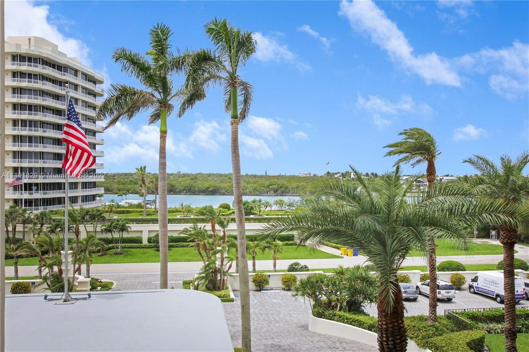 Recently Sold: $2,500,000 (3 beds, 2 baths, 1800 Square Feet)