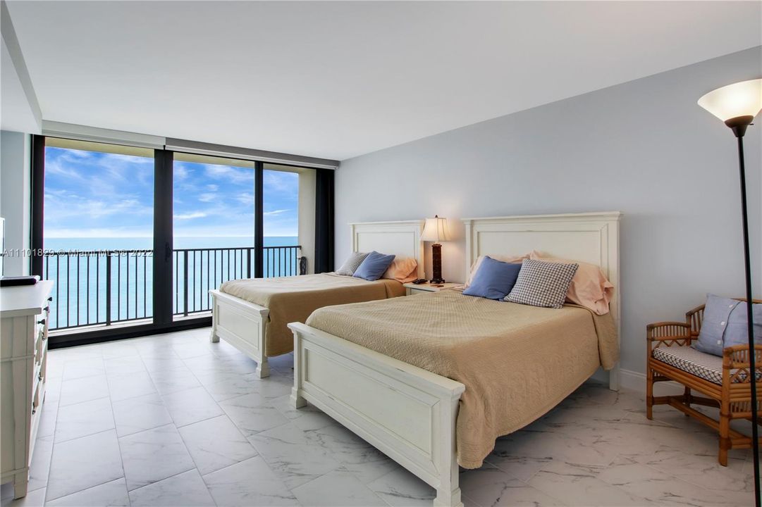 Recently Sold: $2,500,000 (3 beds, 2 baths, 1800 Square Feet)