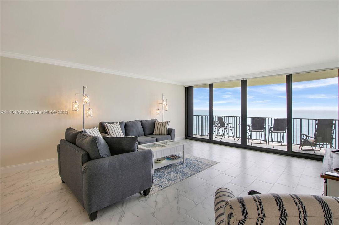 Recently Sold: $2,500,000 (3 beds, 2 baths, 1800 Square Feet)