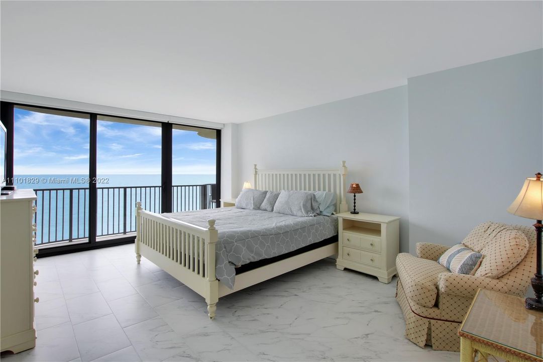 Recently Sold: $2,500,000 (3 beds, 2 baths, 1800 Square Feet)