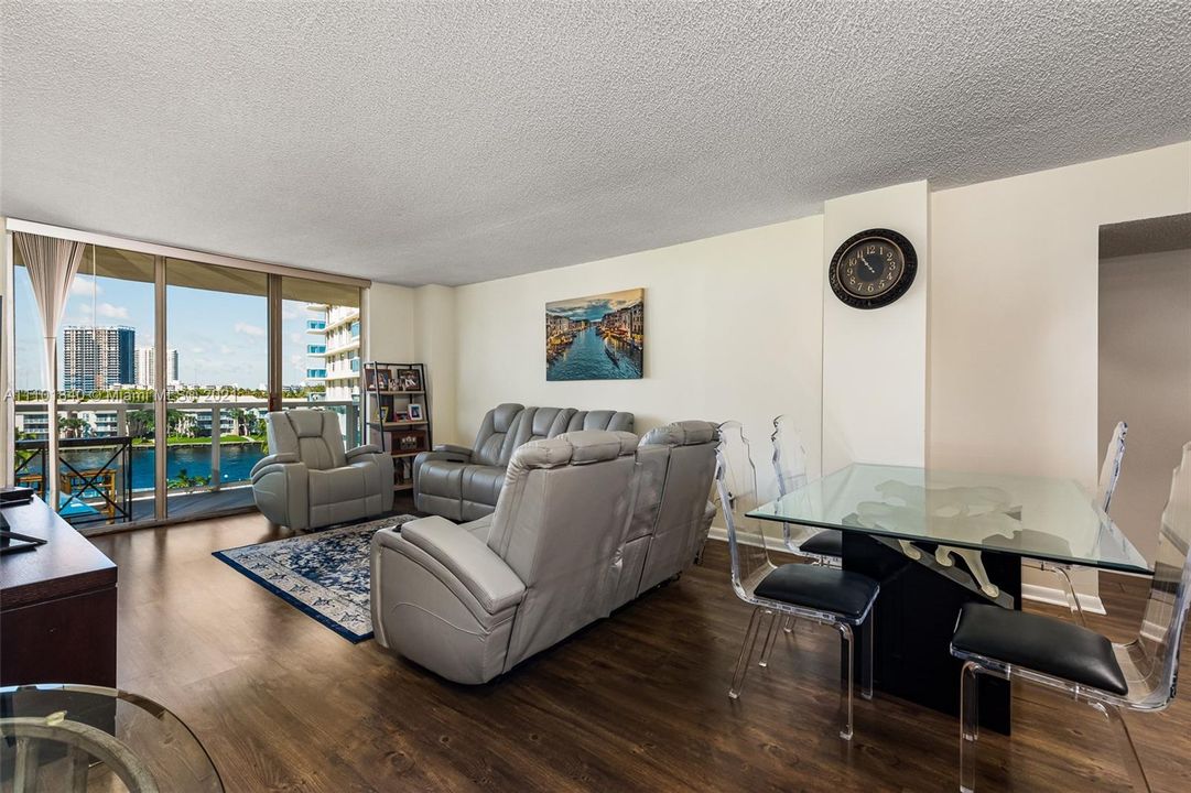Recently Sold: $389,000 (2 beds, 2 baths, 1202 Square Feet)
