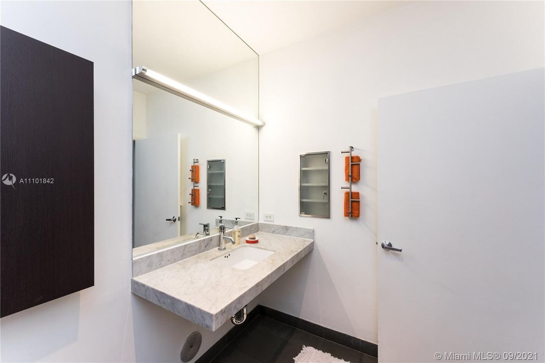 Недавно арендовано: $3,000 (1 спален, 1 ванн, 1097 Квадратных фут)
