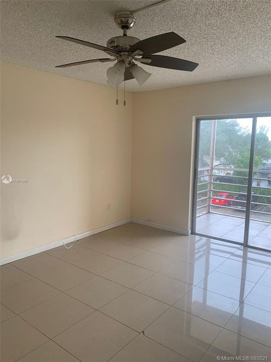 Recently Rented: $1,250 (1 beds, 2 baths, 695 Square Feet)