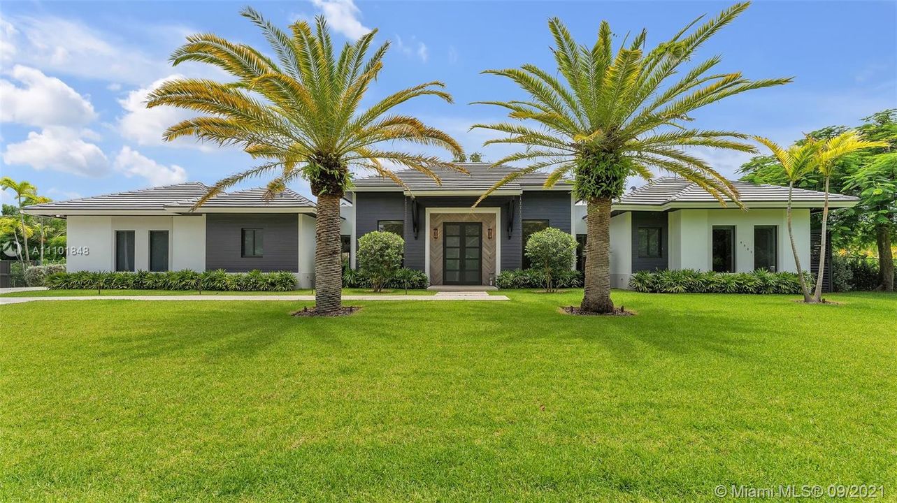 Recently Sold: $2,675,000 (5 beds, 4 baths, 3956 Square Feet)