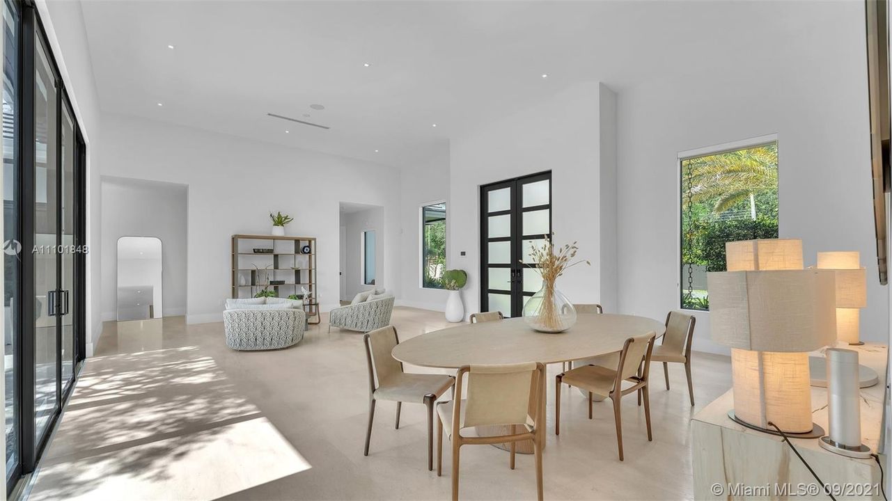Recently Sold: $2,675,000 (5 beds, 4 baths, 3956 Square Feet)