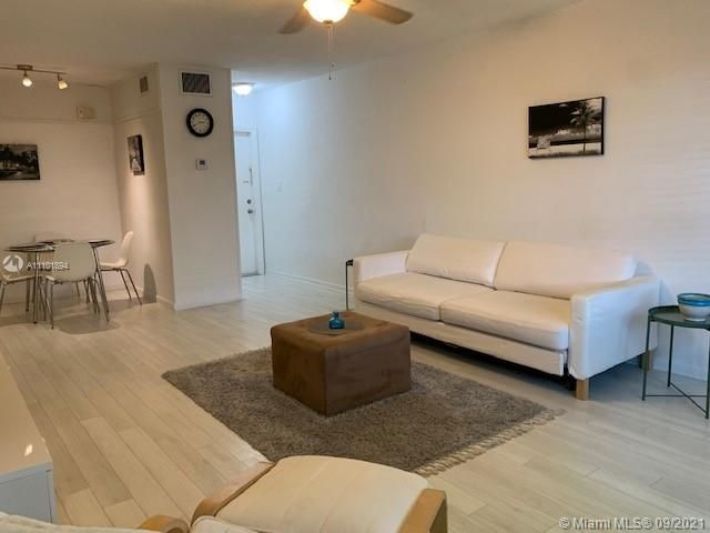Recently Rented: $1,700 (1 beds, 1 baths, 685 Square Feet)