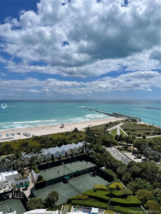Recently Sold: $3,895,000 (2 beds, 2 baths, 1869 Square Feet)