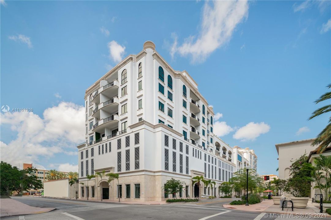 Recently Sold: $975,550 (2 beds, 2 baths, 1391 Square Feet)