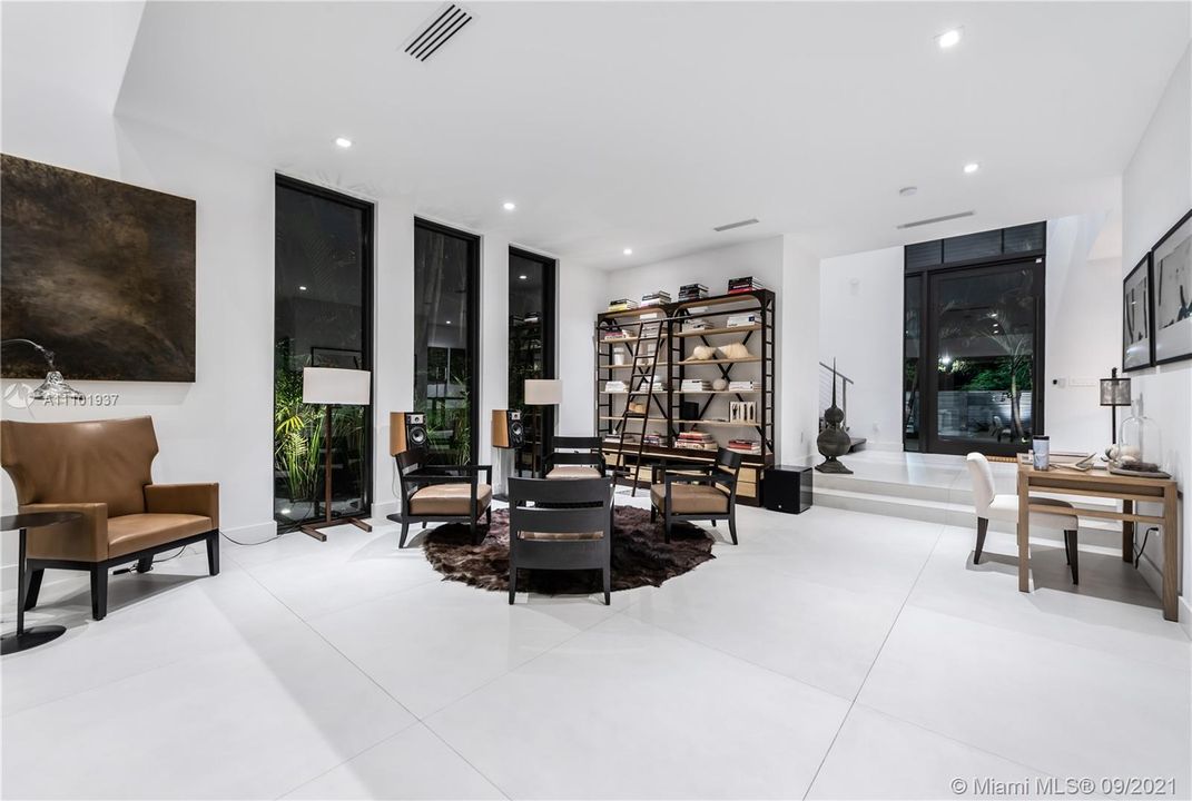 Recently Sold: $3,200,000 (6 beds, 4 baths, 4338 Square Feet)