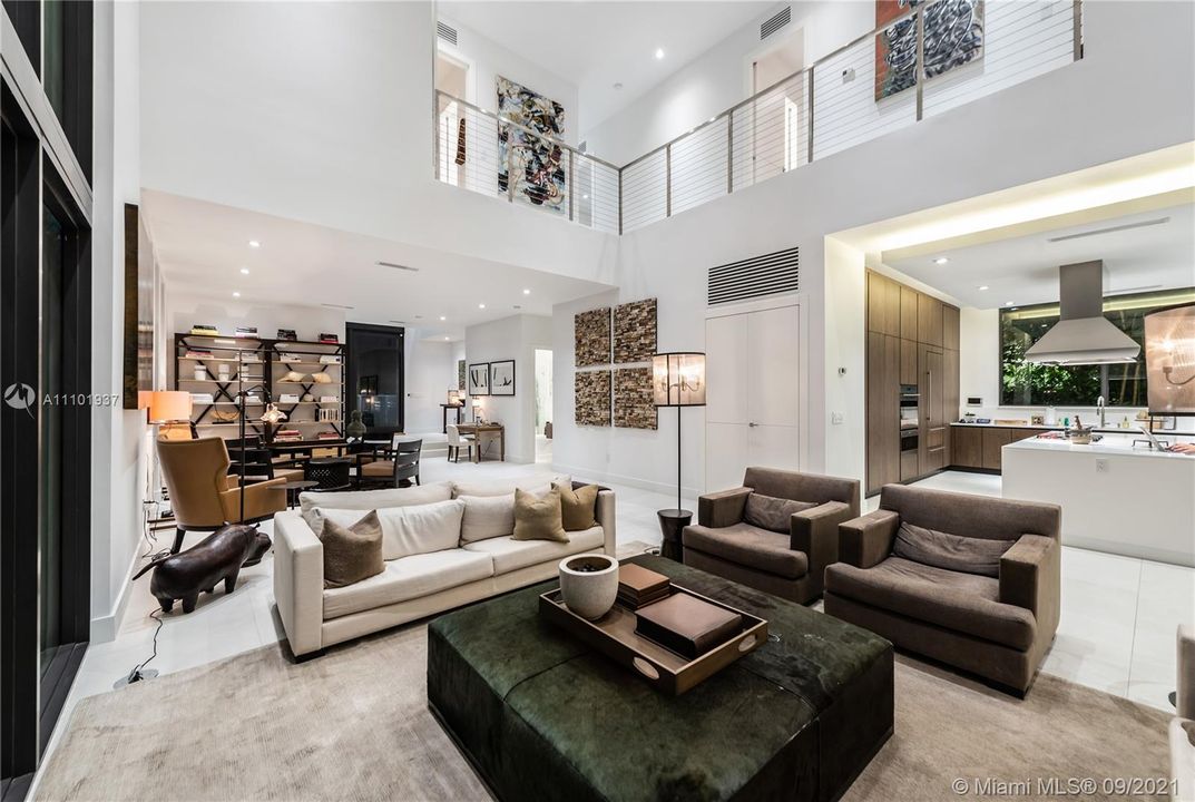 Recently Sold: $3,200,000 (6 beds, 4 baths, 4338 Square Feet)