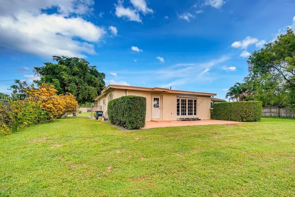 Recently Sold: $429,300 (3 beds, 2 baths, 1493 Square Feet)