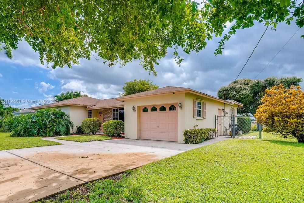 Recently Sold: $429,300 (3 beds, 2 baths, 1493 Square Feet)