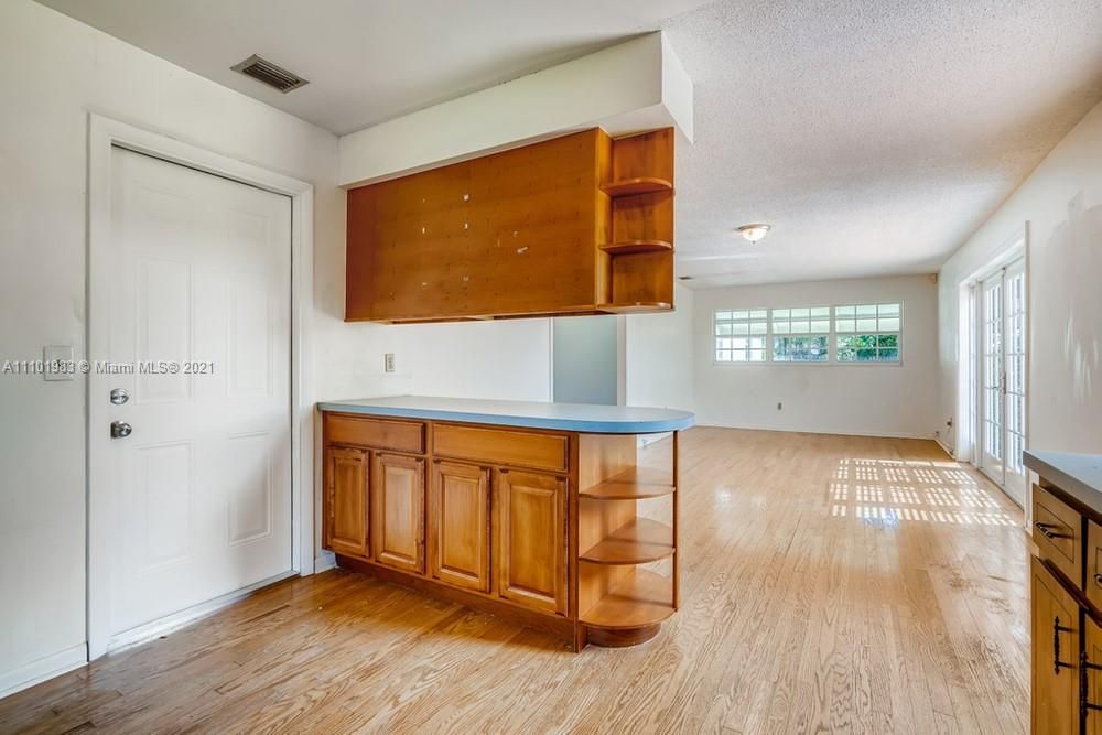 Recently Sold: $429,300 (3 beds, 2 baths, 1493 Square Feet)