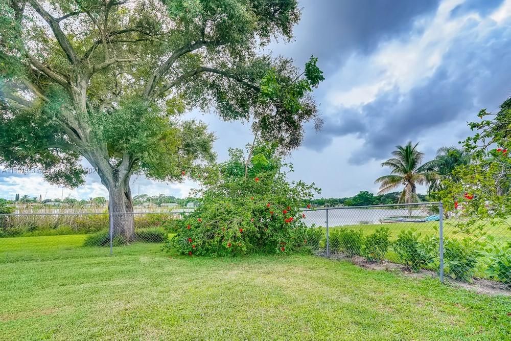 Recently Sold: $429,300 (3 beds, 2 baths, 1493 Square Feet)