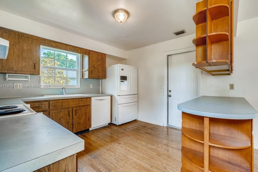 Recently Sold: $429,300 (3 beds, 2 baths, 1493 Square Feet)