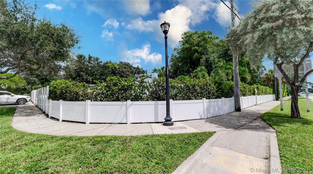 Recently Sold: $875,000 (3 beds, 2 baths, 1758 Square Feet)